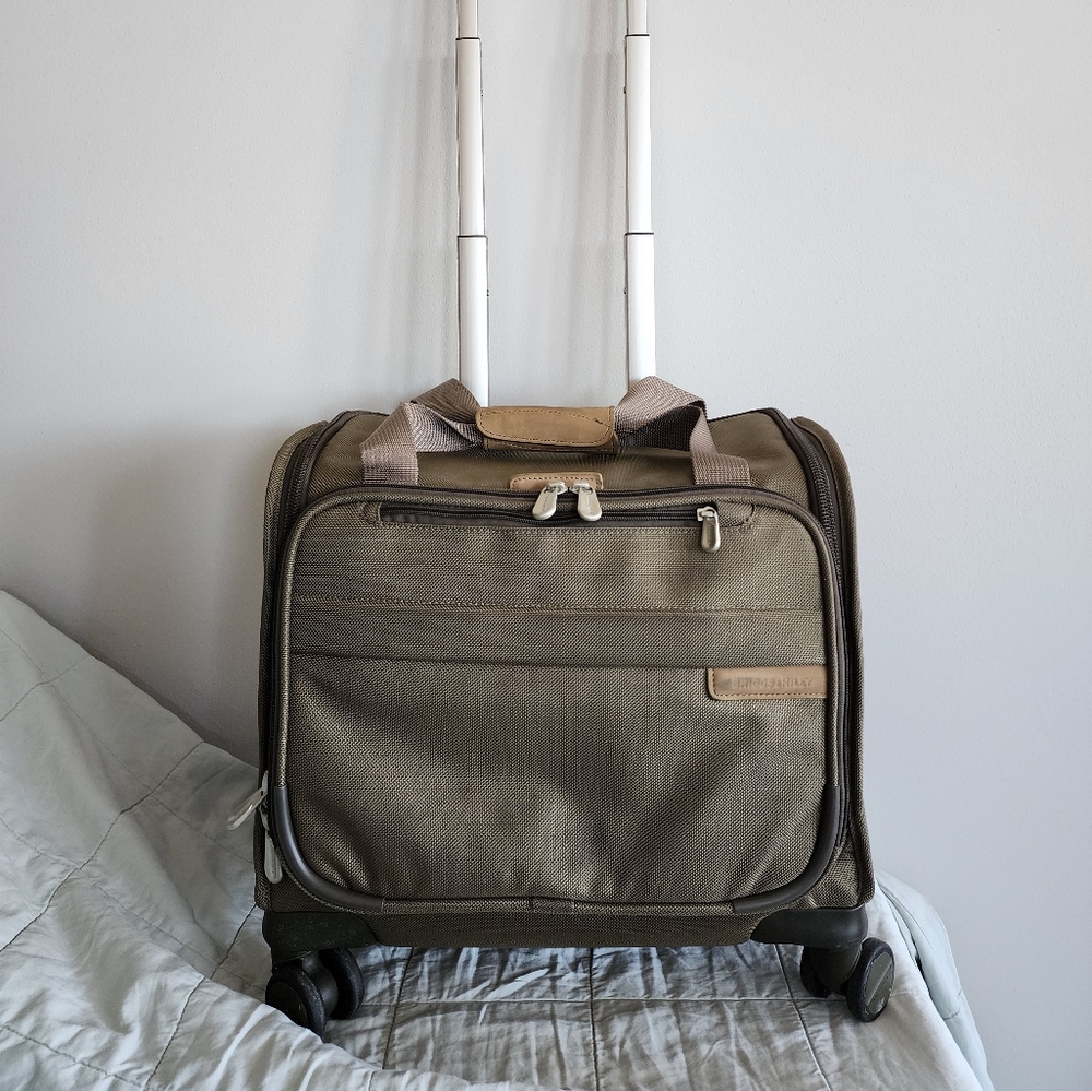 Briggs and Riley Cabin Spinner, olive, 4 spinning wheels,ballistic nylon.